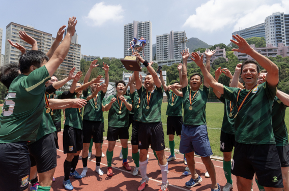 港大中大舉行「兩大校長盃」足球賽